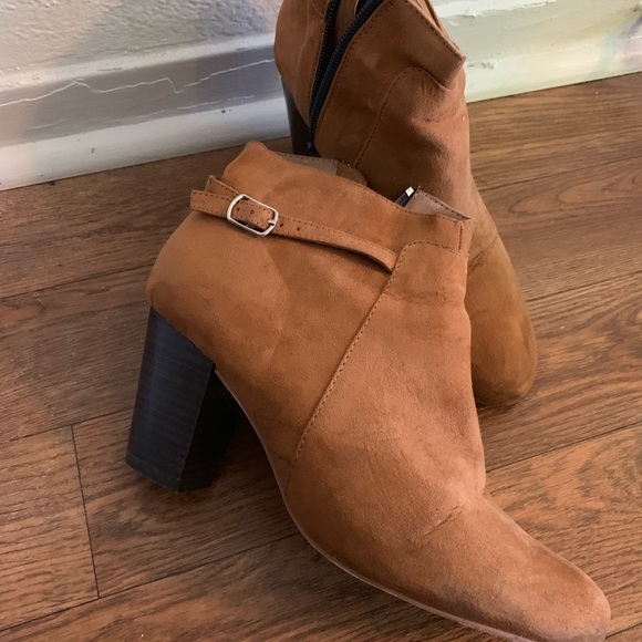 Sandals - Picture 3 of 3